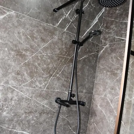 Modern In The Centre *